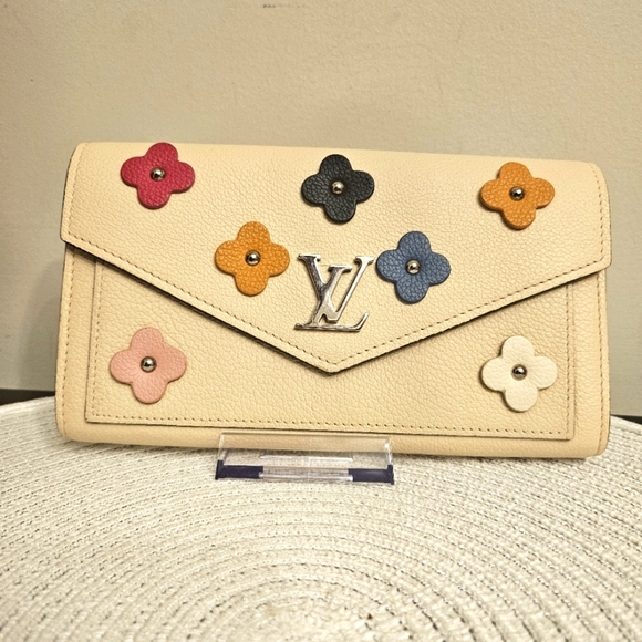 Louis Vuitton Handbags - Louis Vuitton Madeleine Wallet – Beige Empreinte w/ Multicolor Flowers 🌸